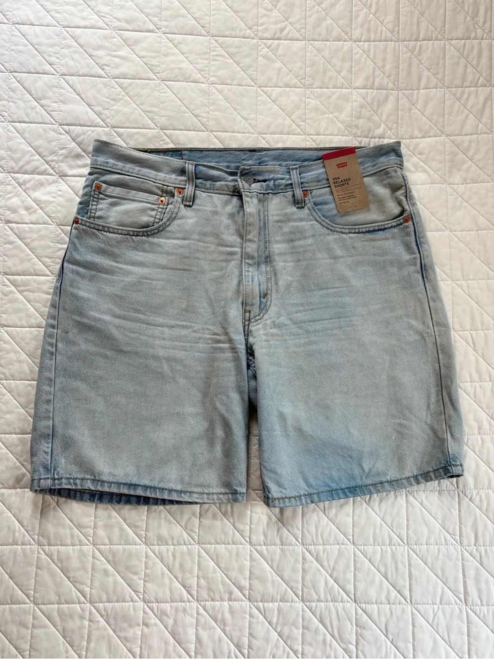 NWT Levi's 454 Relaxed Denim Shorts Light Wash - Size 34 10 inch Inseam
